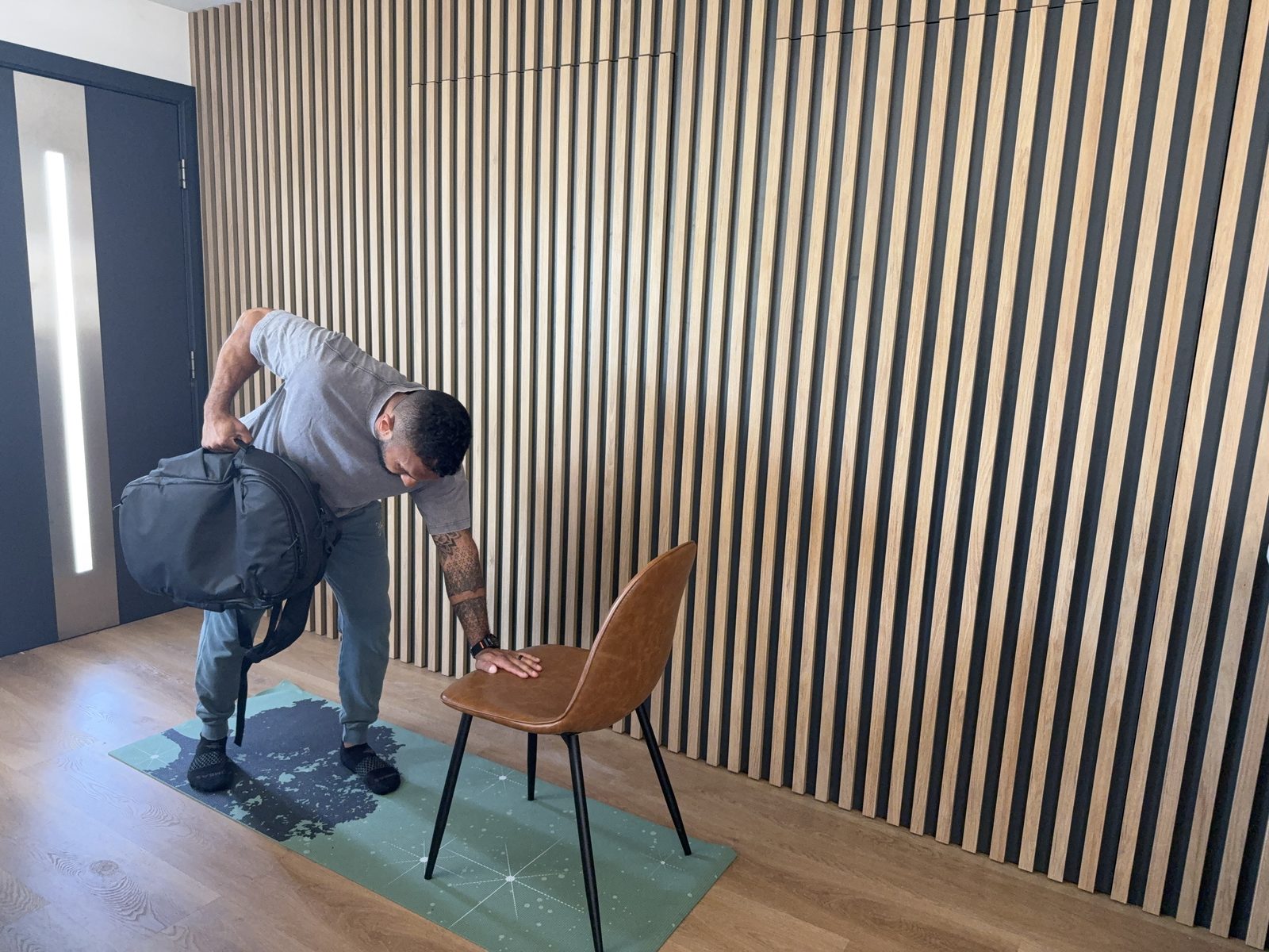 One-arm backpack row demonstration